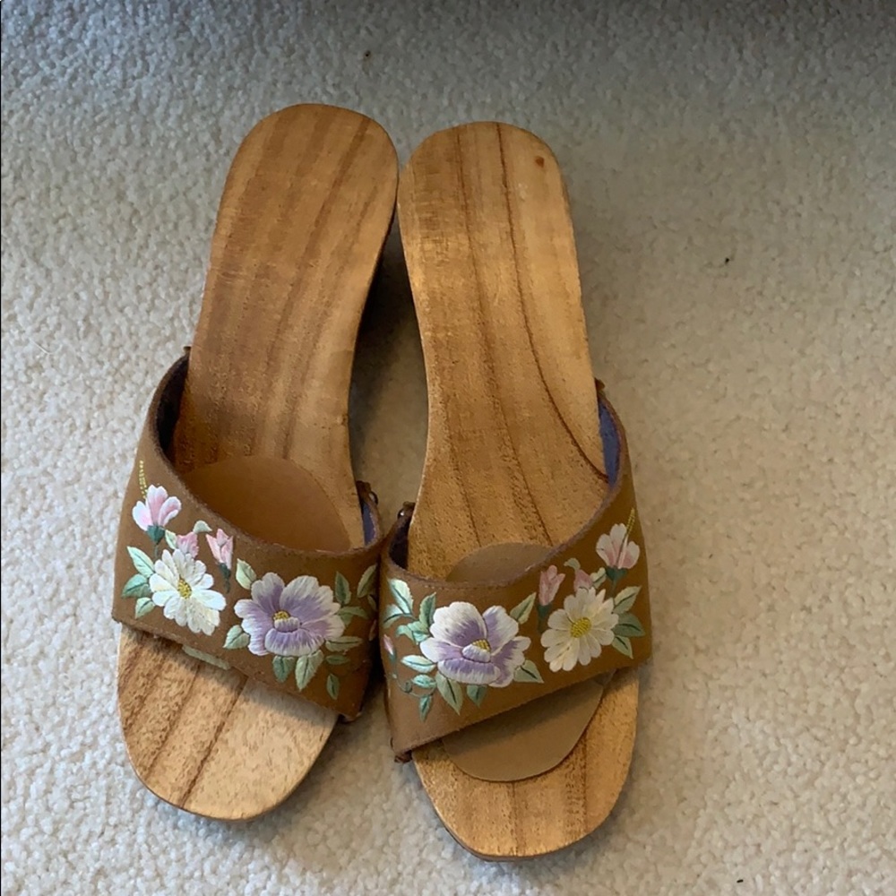 Floral wedges